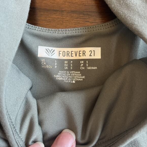 Woman’s Forever 21 Size S Army Green Romper, One Piece, Athleisure Comfy Vaca - Picture 6 of 10